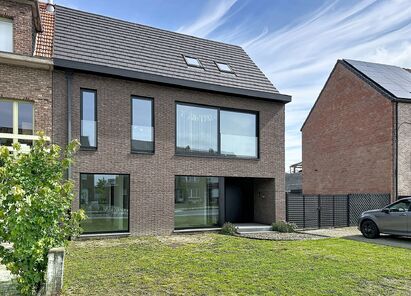 Commercieel gelijkvloers te huur in Aartselaar