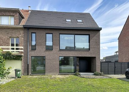 Commercieel gelijkvloers te huur in Aartselaar