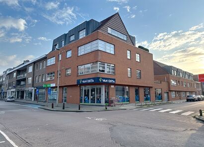 Commercieel gelijkvloers te koop in Aartselaar