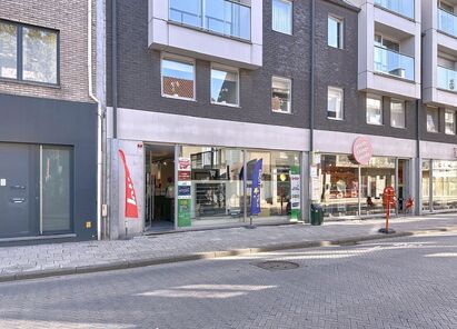 Commercieel gelijkvloers te koop in Aartselaar