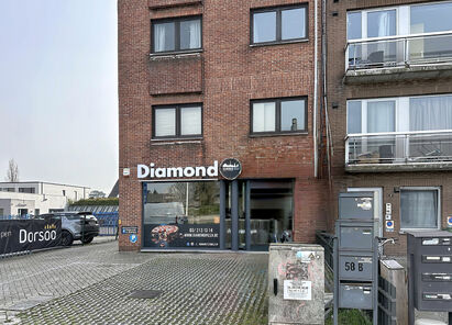 Commercieel gelijkvloers te koop in Aartselaar