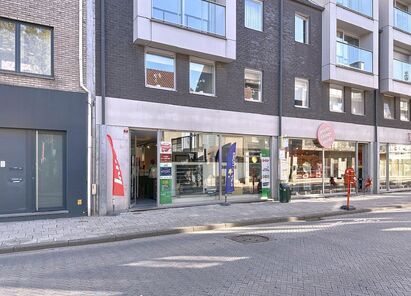 Commercieel gelijkvloers te koop in Aartselaar