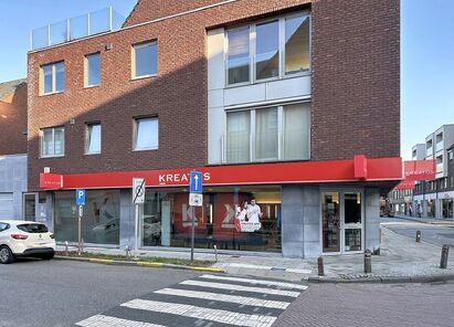 Commercieel gelijkvloers te koop in Aartselaar
