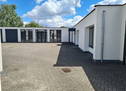 Commerciële building te huur in Aartselaar